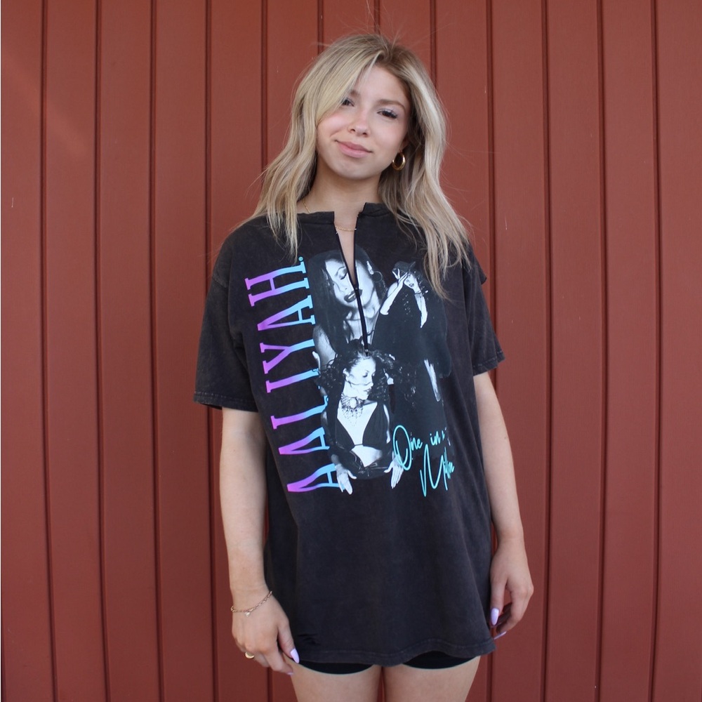 Aallyah Zipper Tee